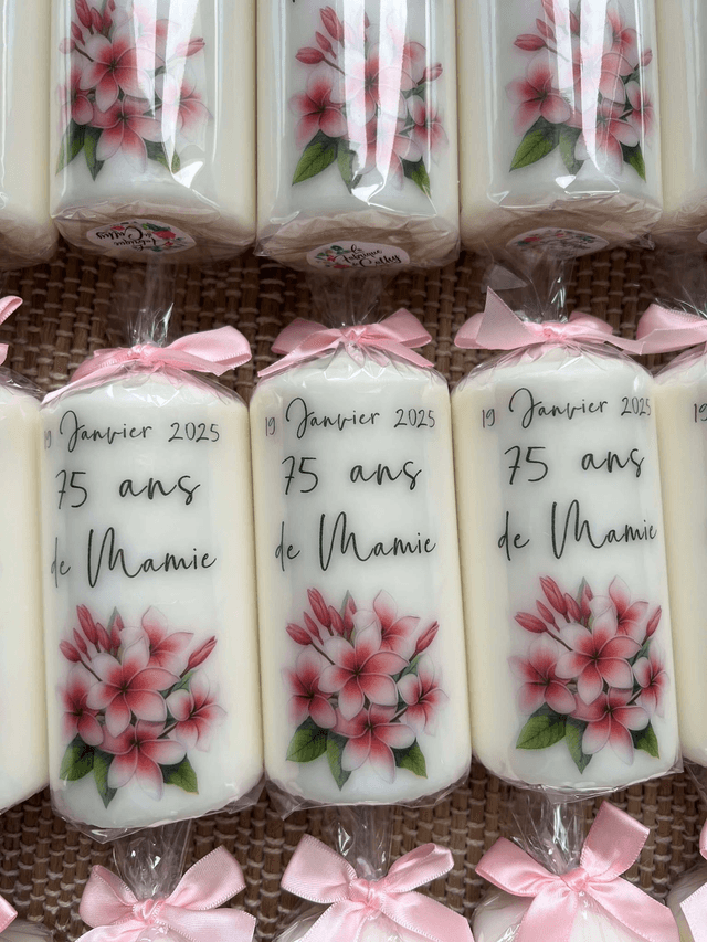 Bougie "Anniversaire" avec des fleurs