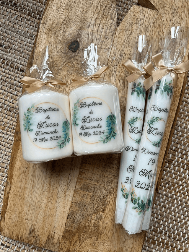 Bougie baptême personnalisée couronne or avec feuillage vert
