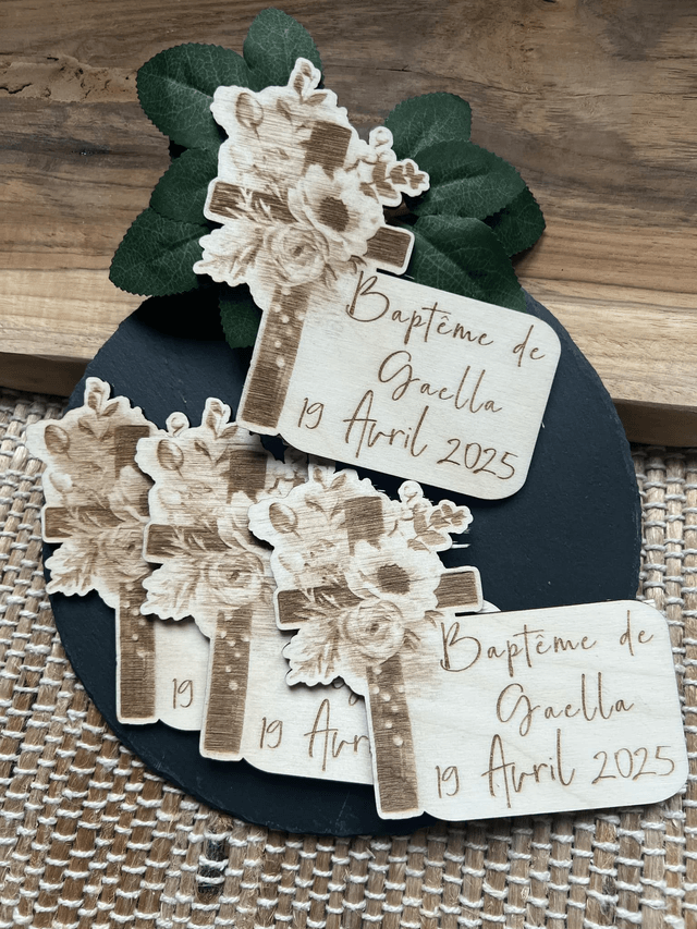 Faire-part croix fleurs baptême naissance anniversaire en bois.