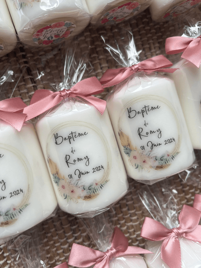 Bougie baptême personnalisée couronne avec des fleurs