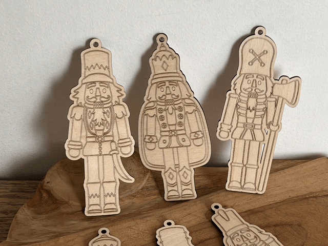 Lot de 6 suspensions en bois casse noisette