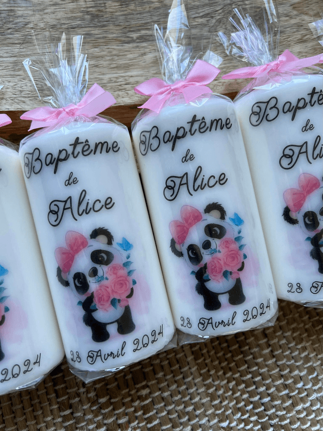 Bougie baptême personnalisée thème panda avec fleurs