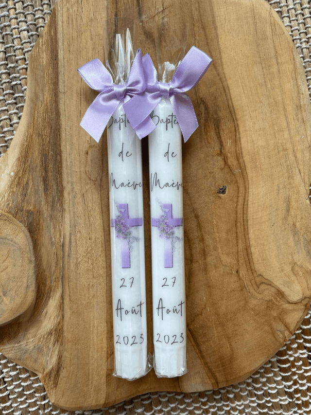 Bougie de baptême personnalisée Croix violette et fleurs