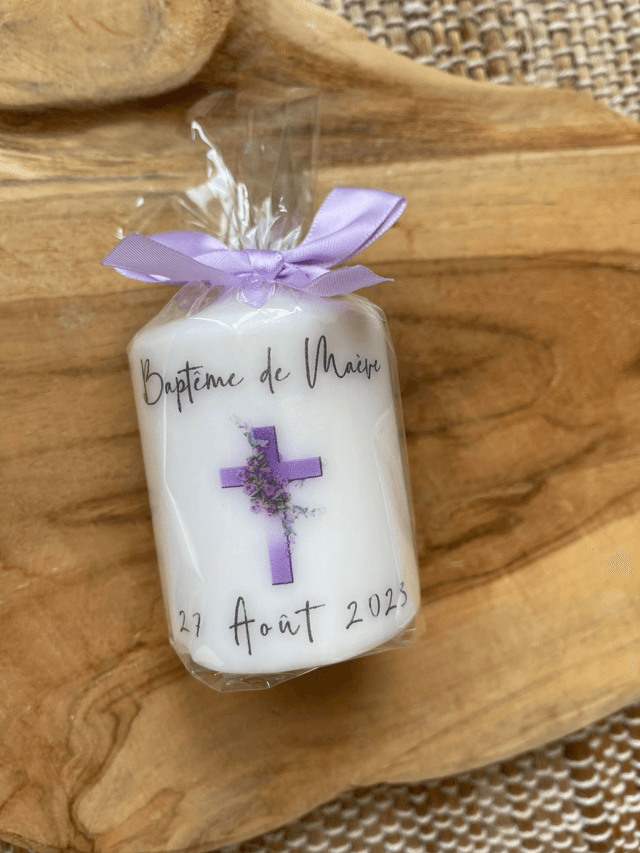 Bougie de baptême personnalisée Croix violette et fleurs