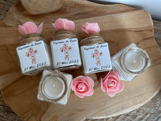 Pots en verre avec  bougie ou dragées  personnalisés avec Croix Fleurie !
